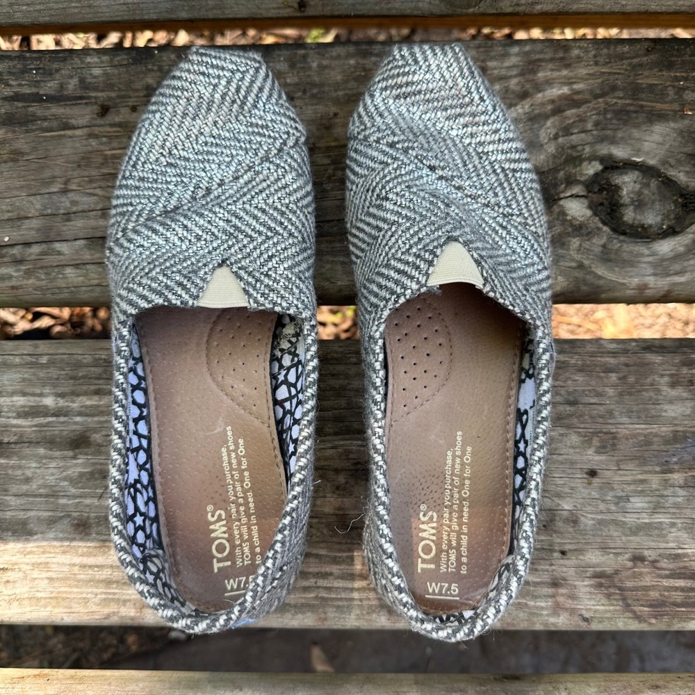 TOMS Gray Herringbone Silver Metallic Alpargata Slip On Flats Casual Size 7.5